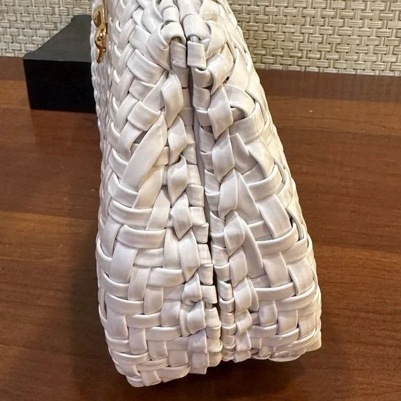 🌟HP🌟VTG 1970s Elegant Danieli White Woven Vinyl Wicker Bag Gold Accents Handbag - Picture 10 of 16